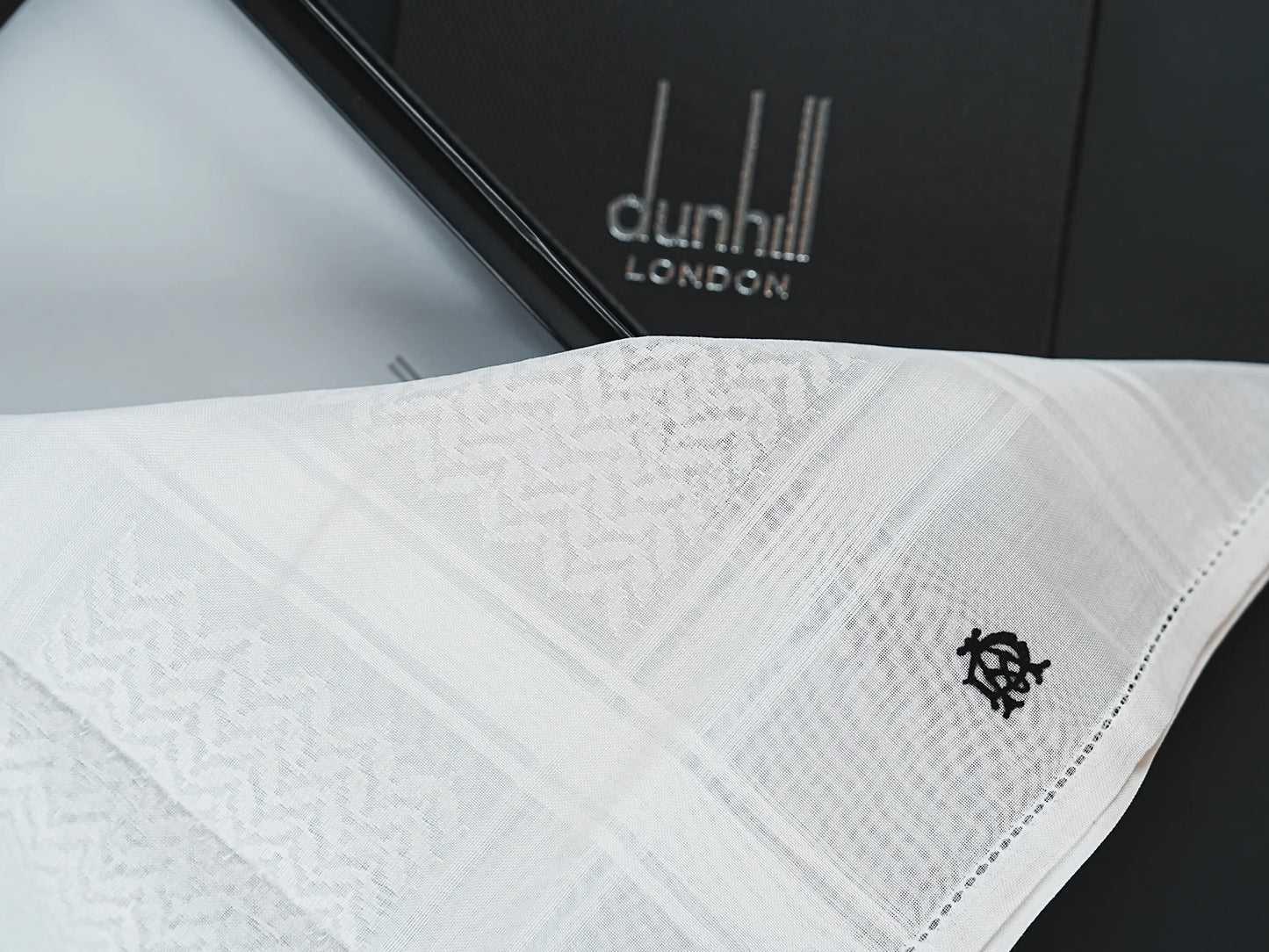 Dunhill London Premium White Ghutra – Luxury Arabic Headwear for Modern Gentlemen