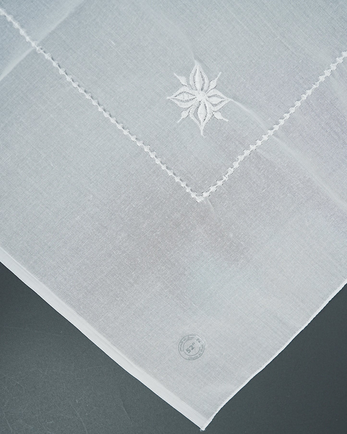 Classic White Embroidered Ghutra – Premium Arabic Headscarf for Men