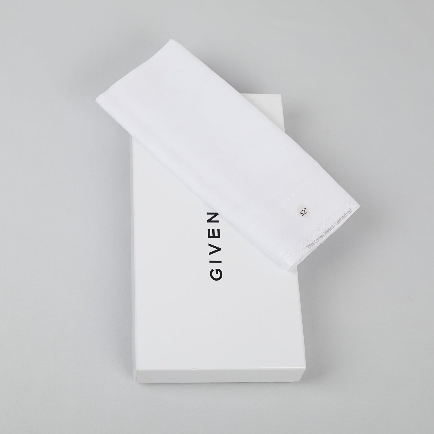 Luxury-White-Givenchy-Ghutra-for-Men-Traditional-Emirati-Style