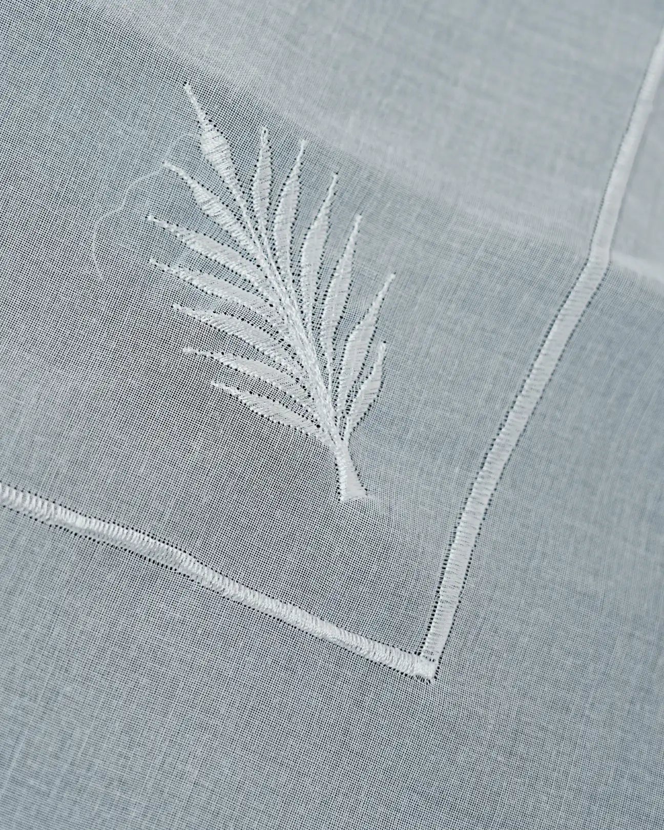 Premium Embroidered White Ghutra for Men – Soft & Elegant UAE Headscarf