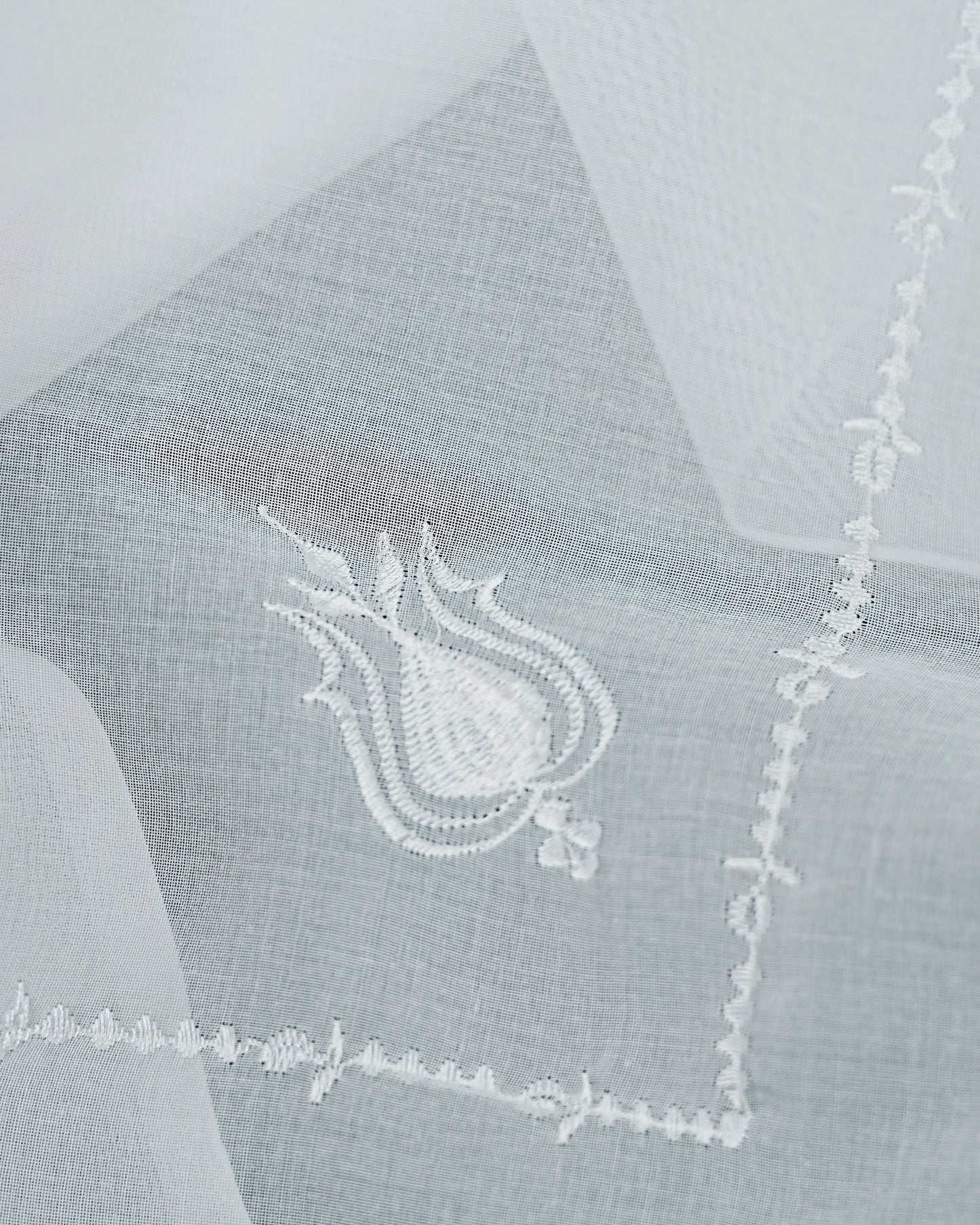 Al Hosn White Ghutra – Premium Japanese Fabric for Emirati Gentlemen