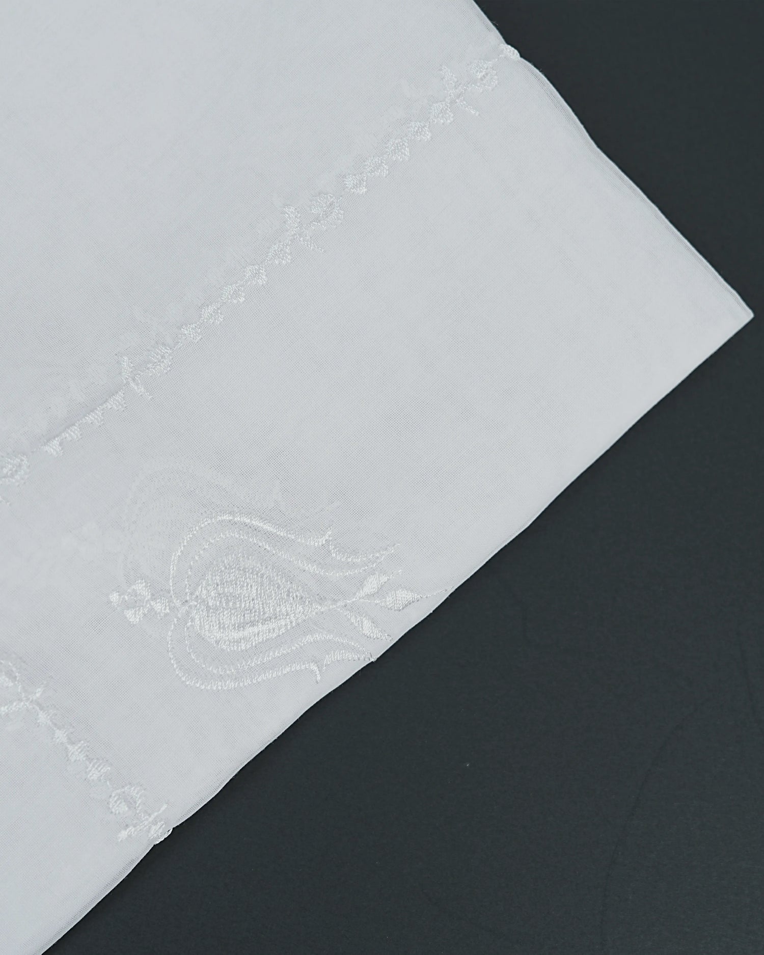 Al Hosn White Ghutra – Premium Japanese Fabric for Emirati Gentlemen