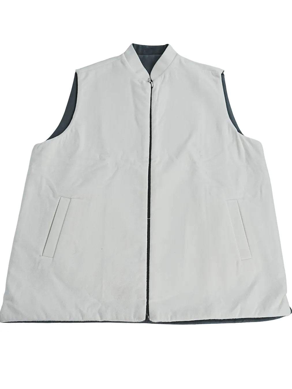 ELEGANT IVORY SLEEVELESS JACKET WITH ZIP