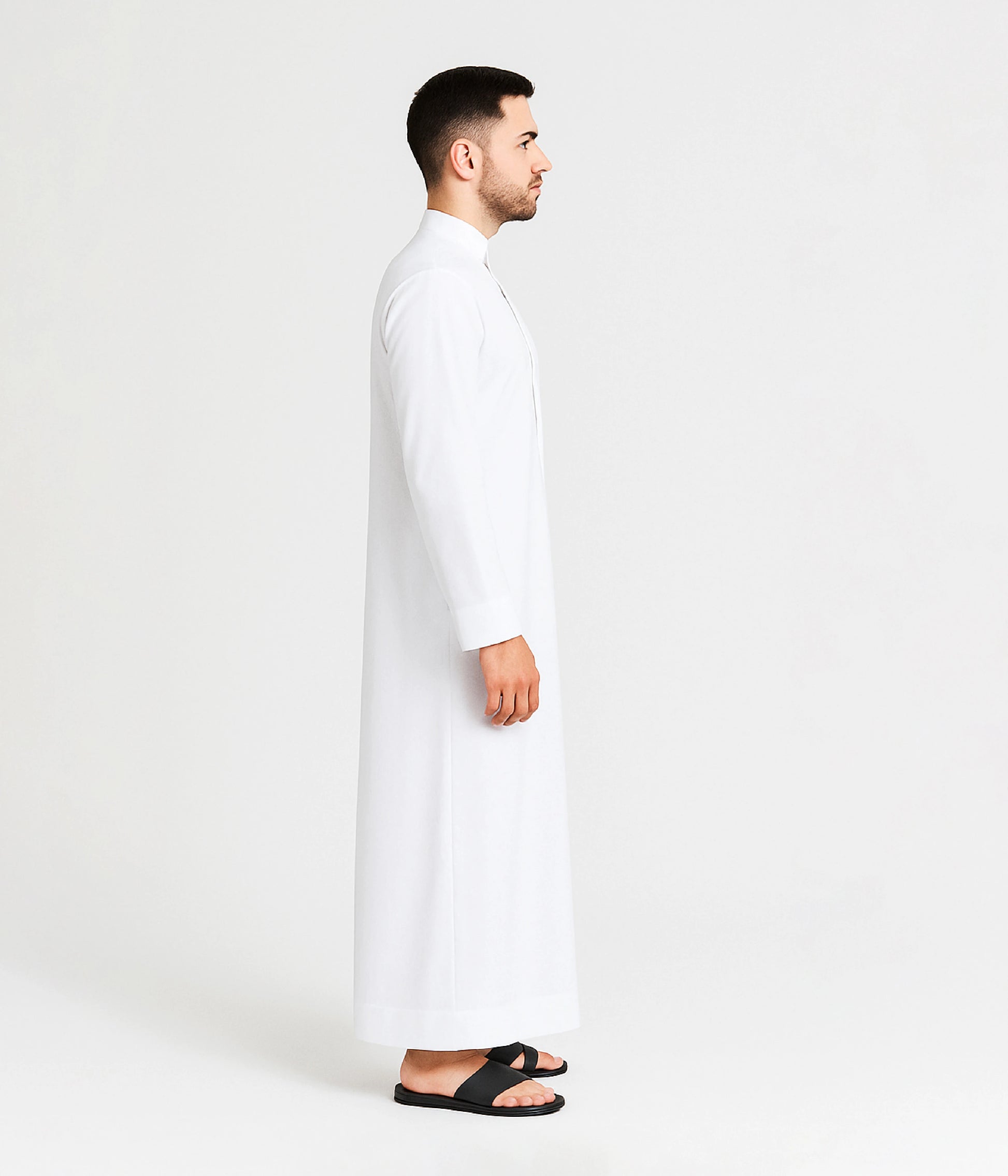 Emirati man wearing white Kuwaiti style thobe