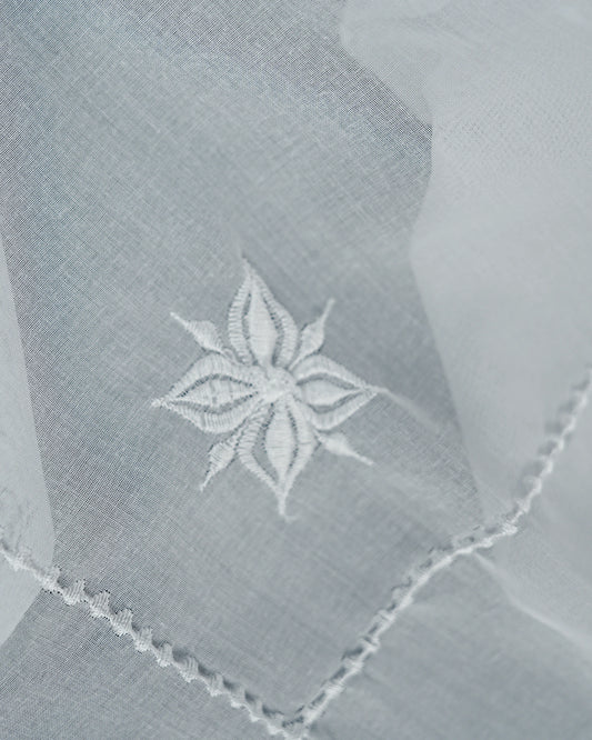 Classic White Embroidered Ghutra – Premium Arabic Headscarf for Men