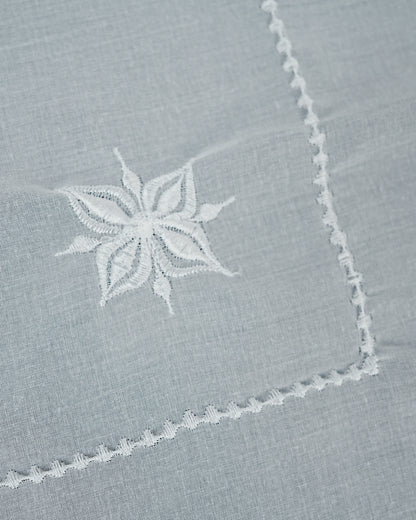 Classic White Embroidered Ghutra – Premium Arabic Headscarf for Men