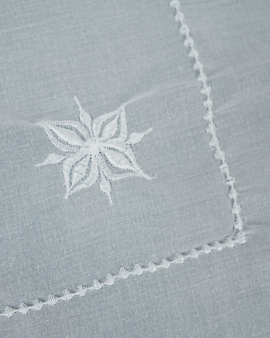 Classic White Embroidered Ghutra – Premium Arabic Headscarf for Men