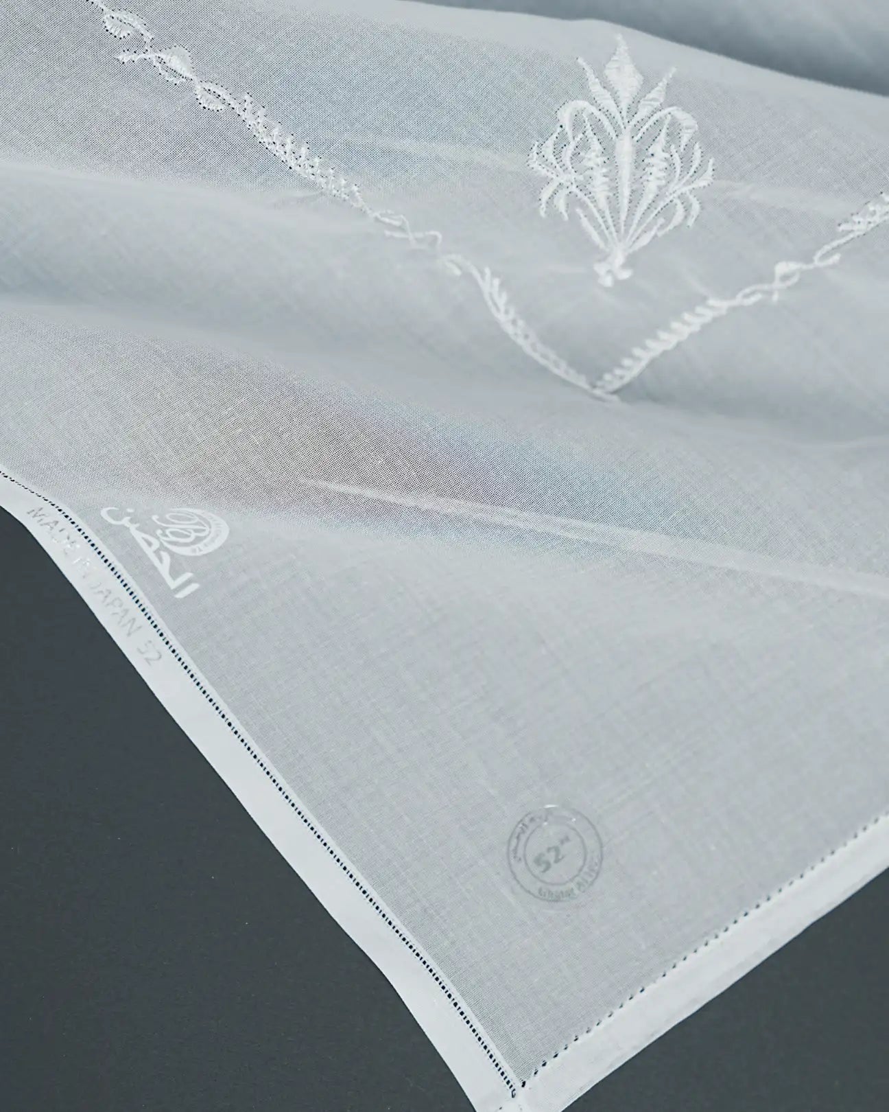 High-Quality White Ghutra – Premium Embroidered Arab Headscarf
