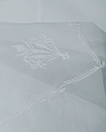 High-Quality White Ghutra – Premium Embroidered Arab Headscarf