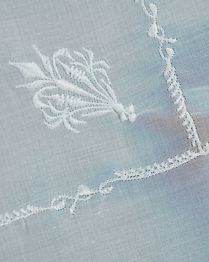 High-Quality White Ghutra – Premium Embroidered Arab Headscarf