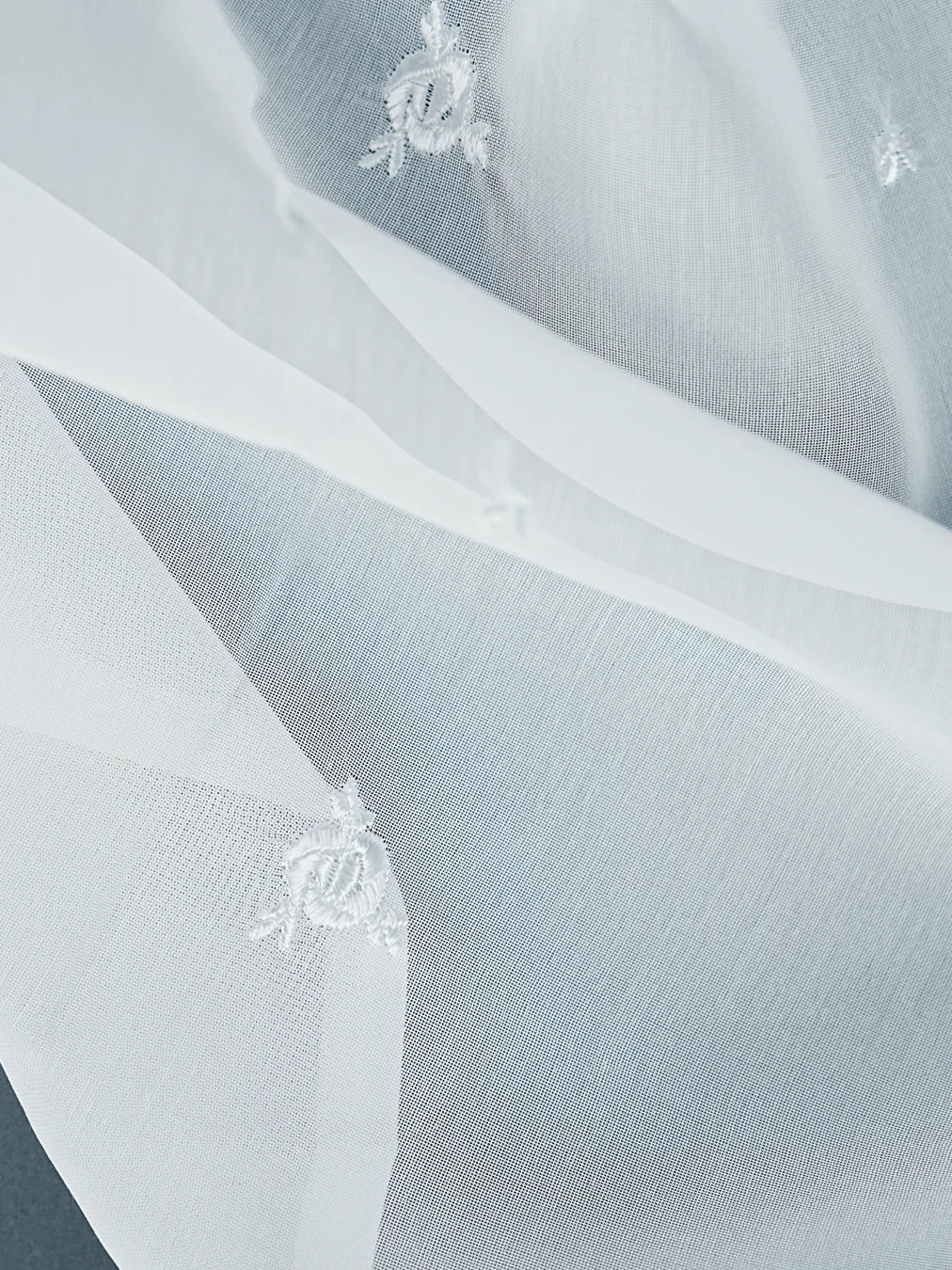 Premium White Embroidered Ghutra